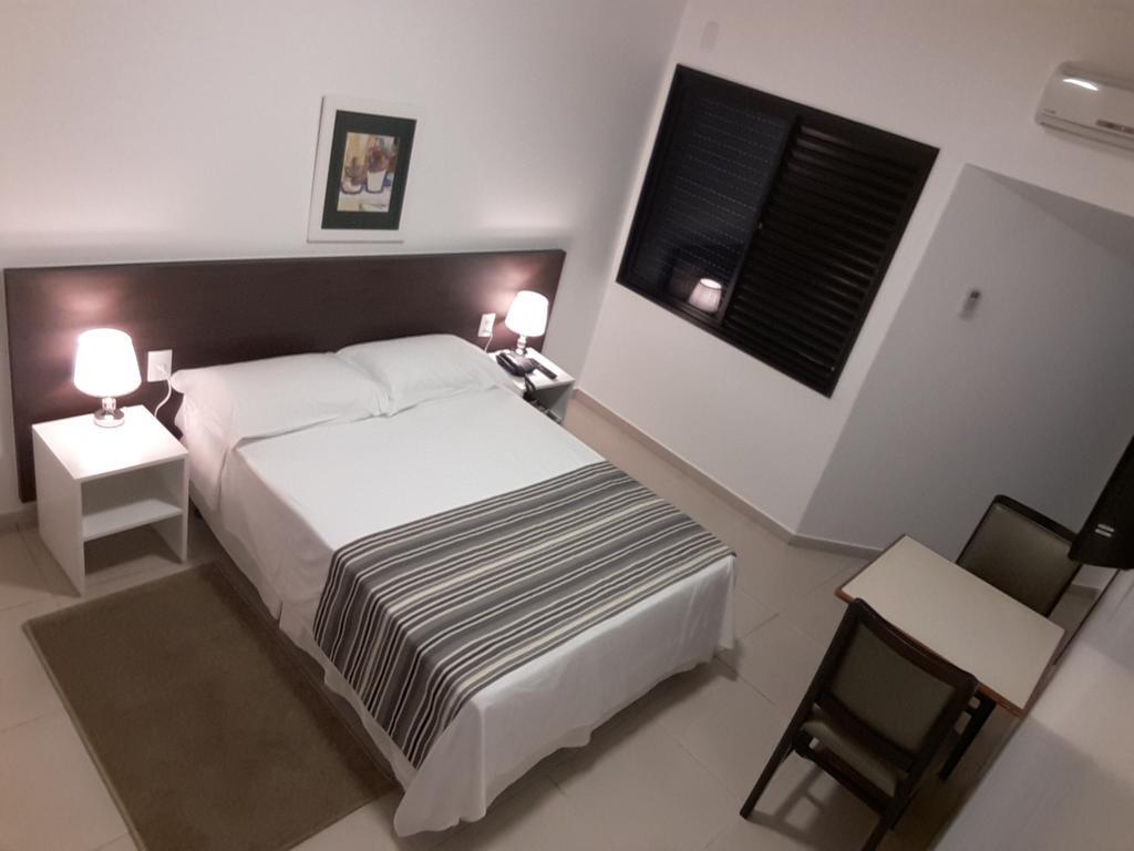 Hz Hotel Patos de Minas Buitenkant foto
